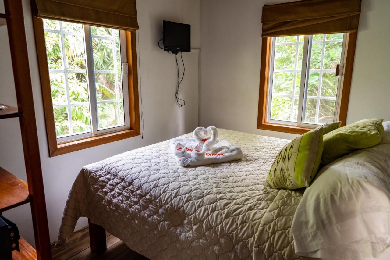 Hummingbirds Cabins Cayo Caulker Exterior foto